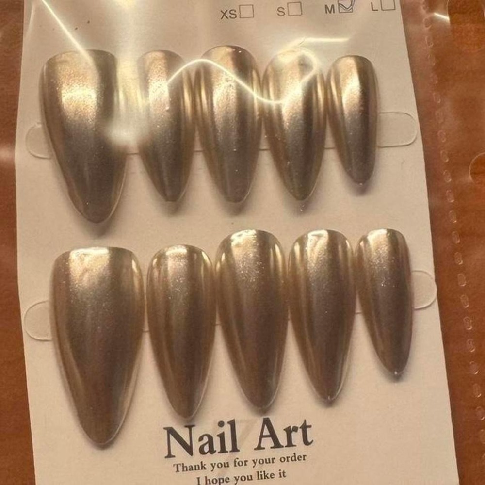 "Champagne Flash" – Pre-Designed Chrome Nail Set‎